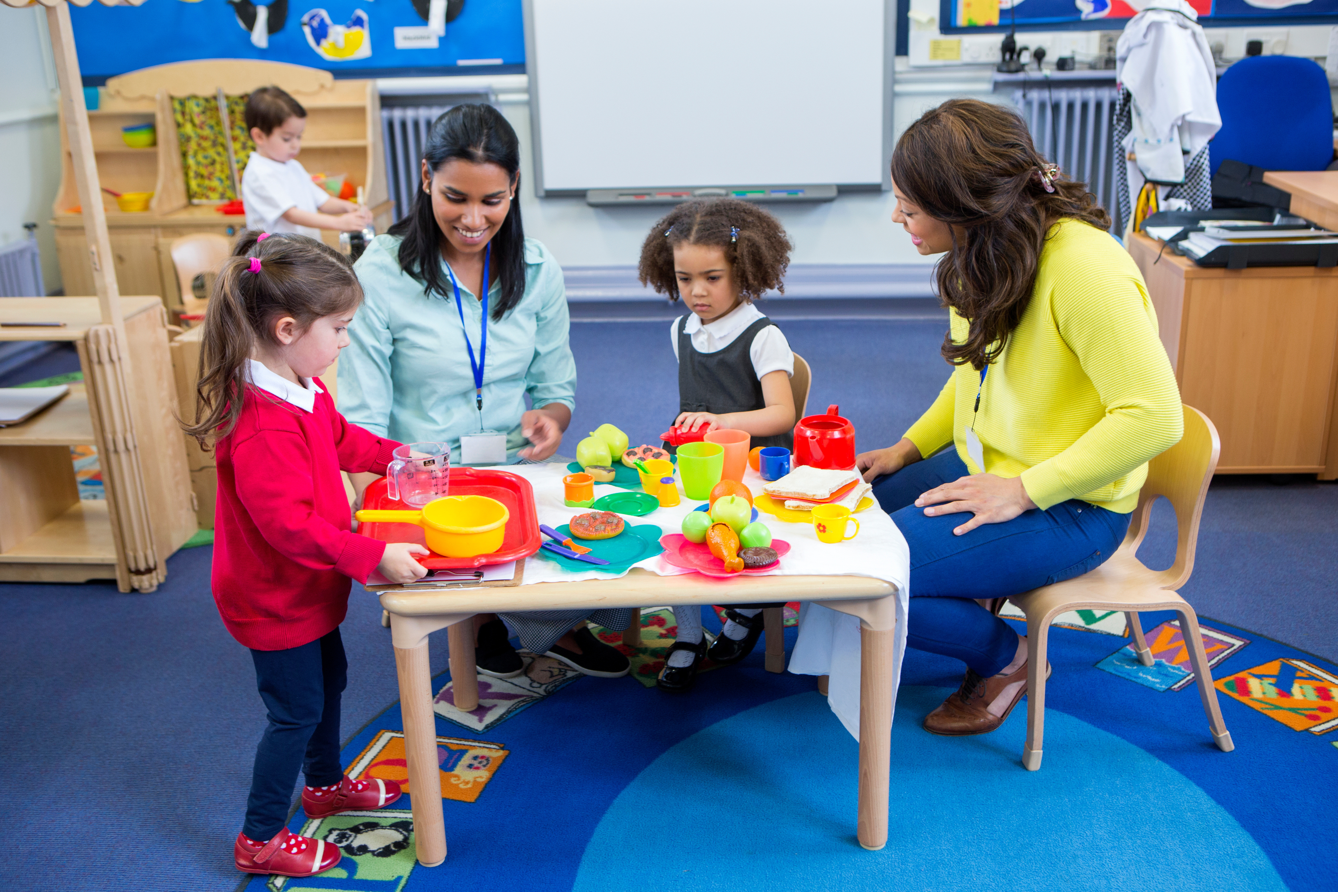 children playing dramatic play