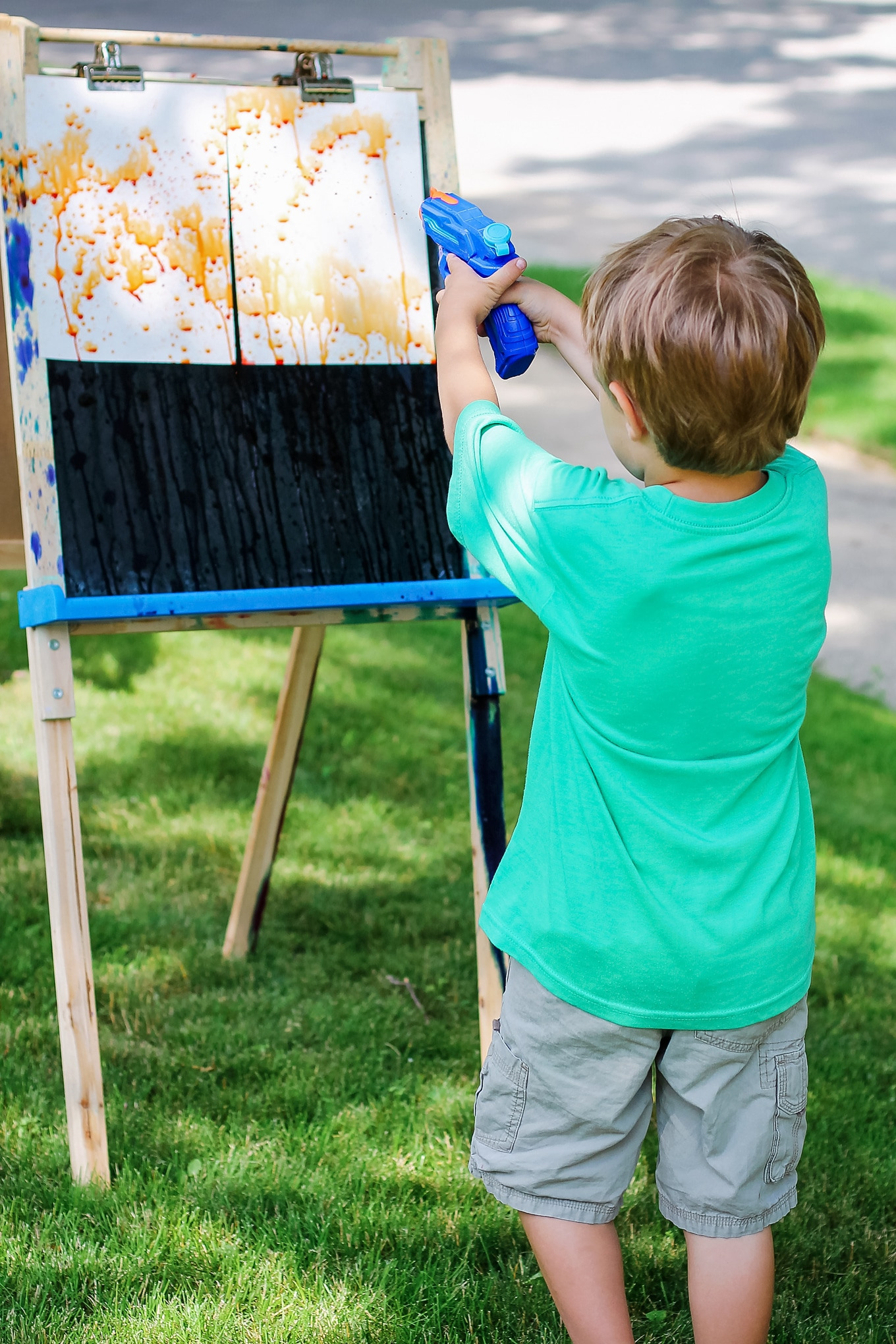 child squirt painting